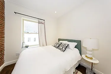 Rented by R New York