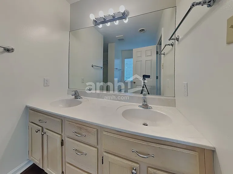 10225 Highgate Cir — Photo 11