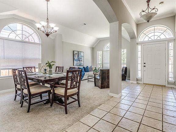 5th image of 627 Laura Ln