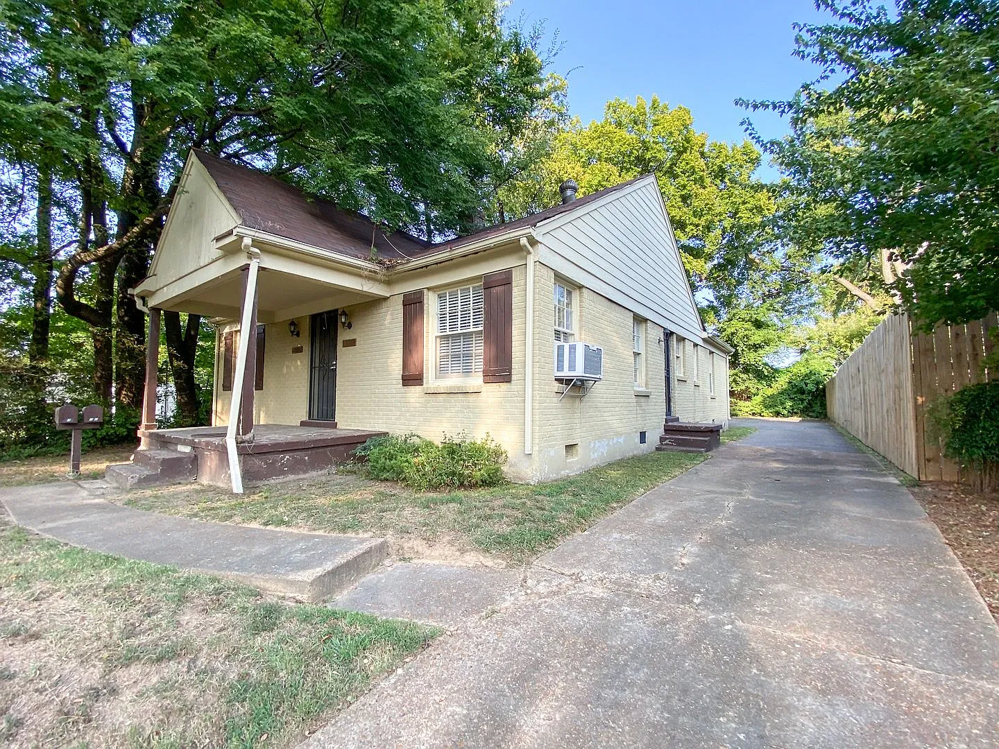 1 bedroom 1 bath near Avalon and Overton Park Ave in Midtown Memphis — Photo 2