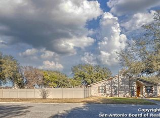 836 Sunnyvale Pl, Uvalde, TX 78801