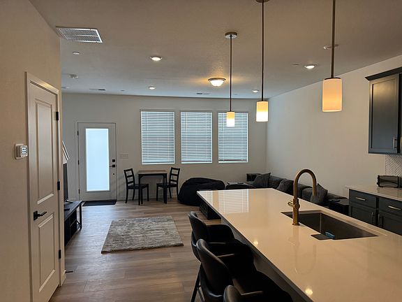 3rd image of 764 Nob Hill Ln #3