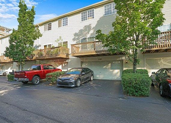 4th image of 208 Willow Blvd Unit 1305-C