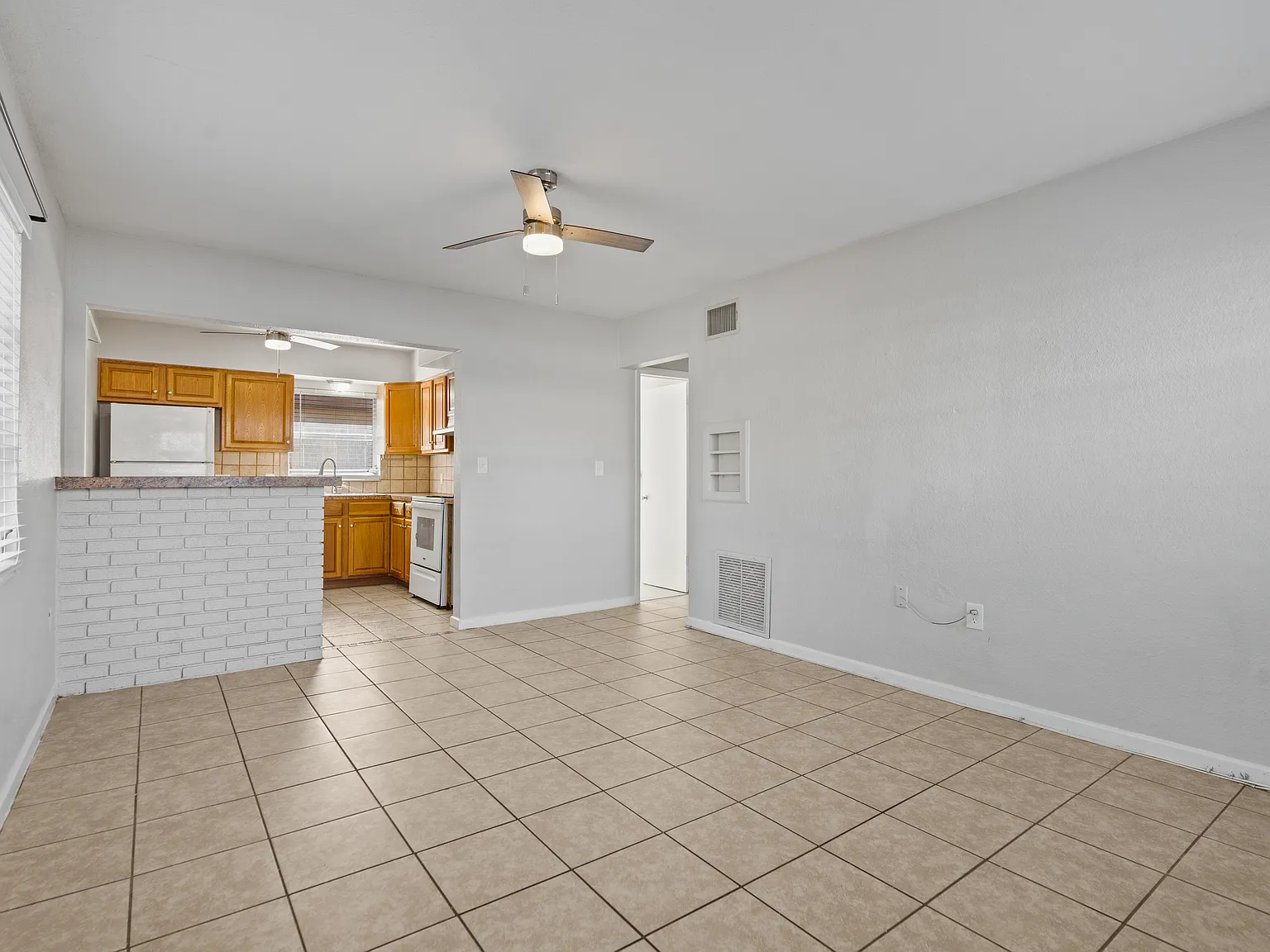 2 bed, 676 sqft, $1,750 — Photo 2