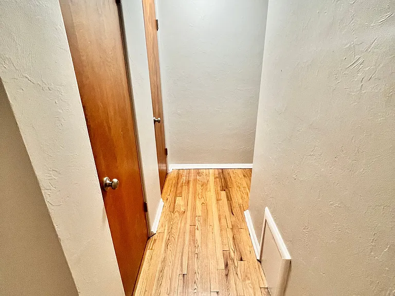 Experience the inviting elegance of this brightly lit apartment corridor. Experience the inviting elegance of this brightly lit apartment corridor.