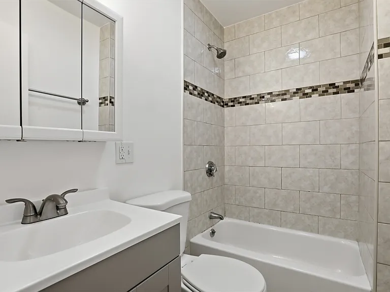 176 Ferry St #3L — Photo 14