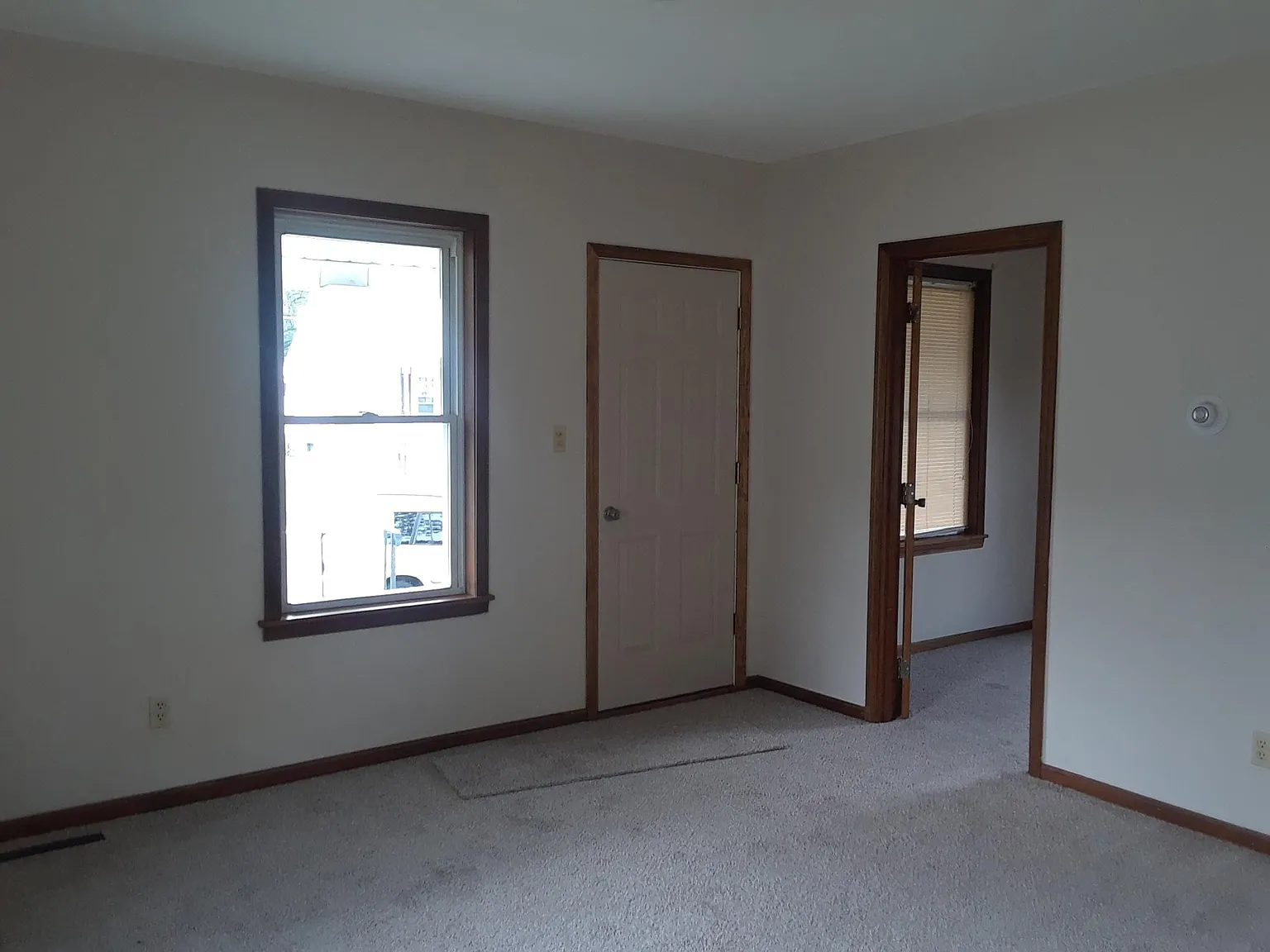 2 bed, 823 sqft, $1,195 — Photo 3