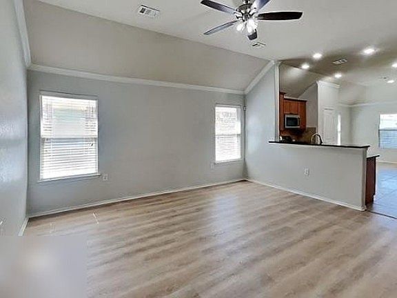 2nd image of 5833 Zachary Scott St