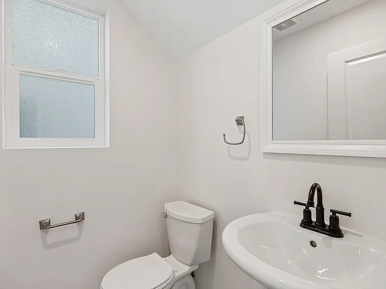 1061 Ebbets Dr SW — Photo 8