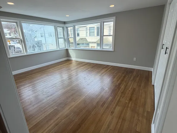 4 Milton Ave #1, Highland, NY 12528