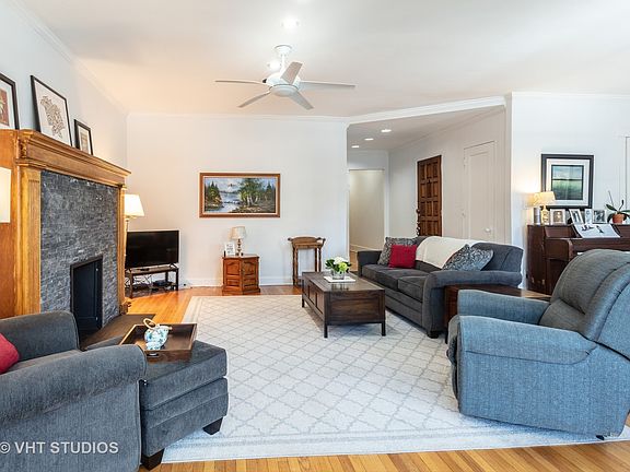 3rd image of 5330 S Hyde Park Blvd APT 2S