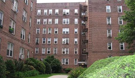 5th image of 3538 75th St APT 4E