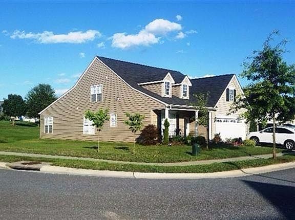 2nd image of 225 Legacy Oaks Cir