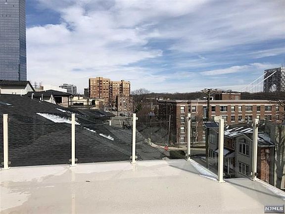 2nd image of 1635 Federspiel St Unit 1635