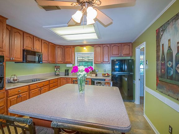 4th image of 301 Grand Prairie Dr