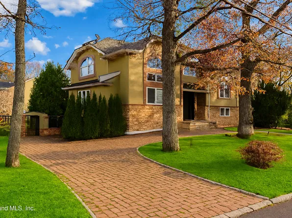 172 Coventry Rd, Staten Island, NY 10304