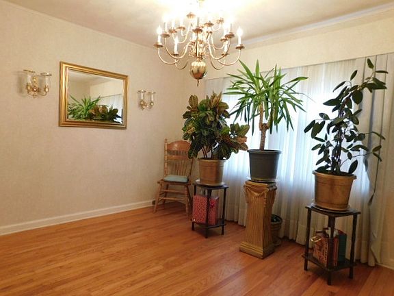 5th image of 2322 Benderwirt Ave