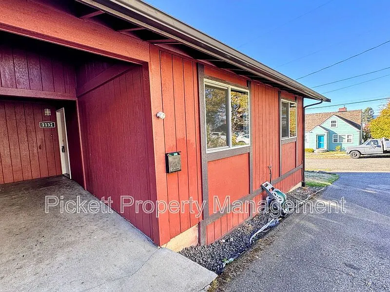 2 bed, 1.0 bath, 915 sqft, $1,500 — Photo 1