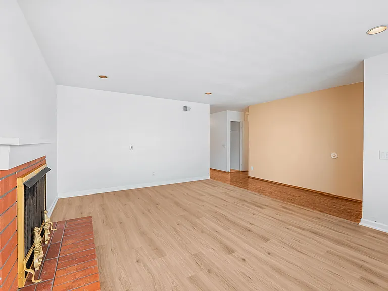 2039 Village Wood Rd — Photo 13