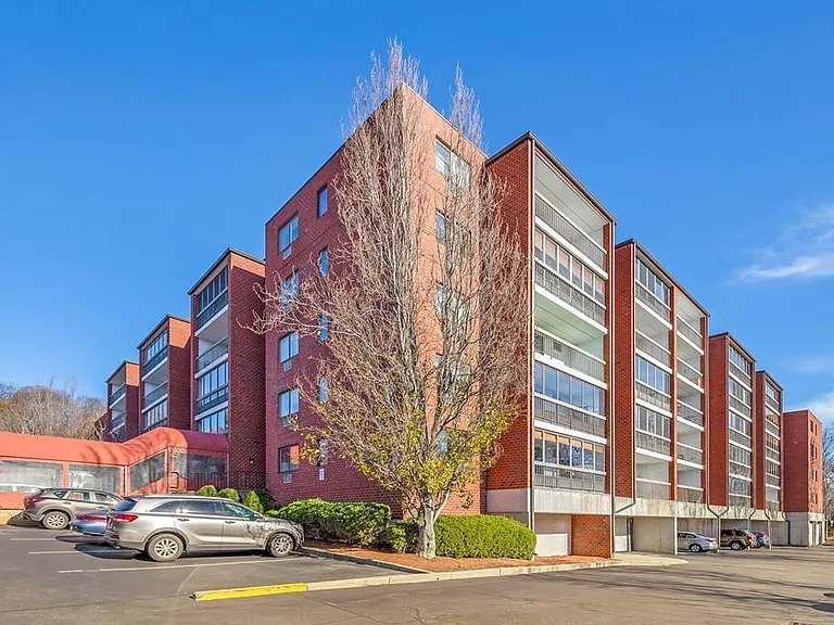 180 Green St #204 — Photo 3