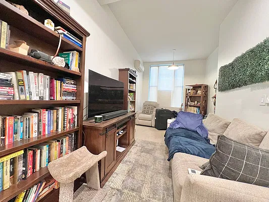 Living room, photo 2