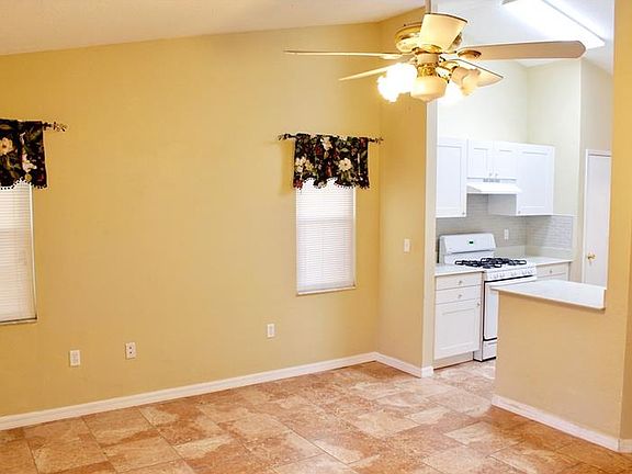 4th image of 216 Crown Ct