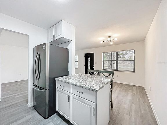 5th image of 1535 Rosedale St