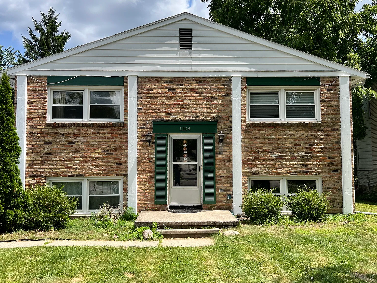 5 bed, 2240 sqft, $4,000 — Photo 1