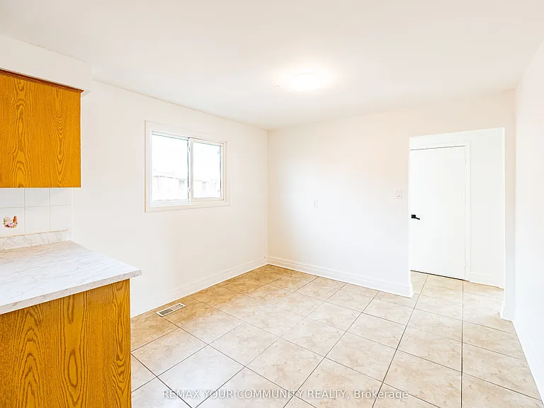 20 Terra Rd #UPPER — Photo 8