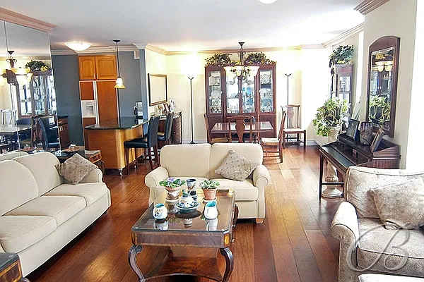 Sold by Bellmarc Realty | media 1
