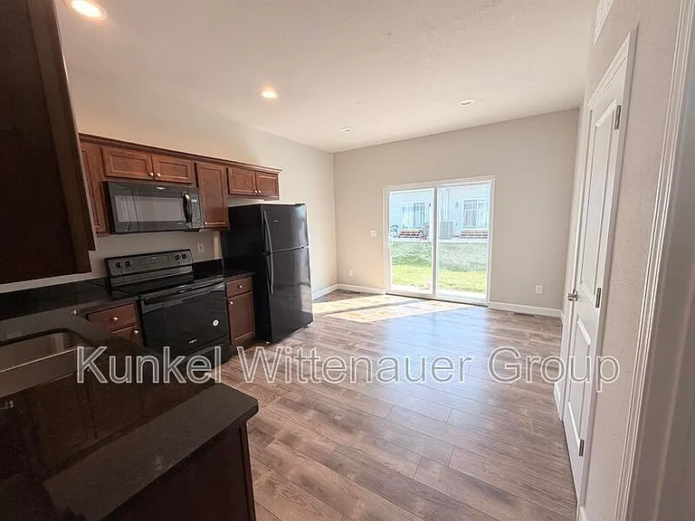 300D Pacific Dr — Photo 6