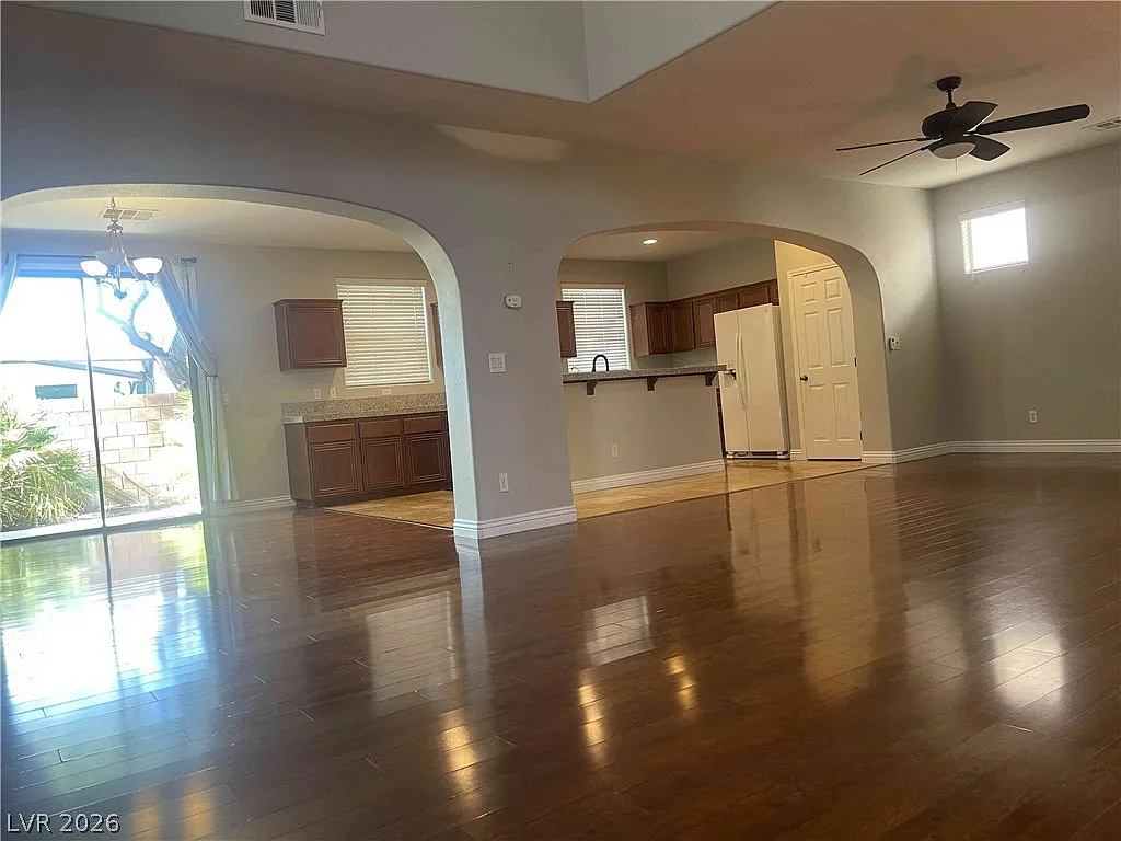 3 bed, 2.5 bath, 2533 sqft, $2,495 — Photo 3