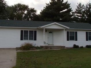 408 Douglas Dr, Bloomfield, IN 47424
