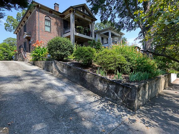 3rd image of 346 8th St NE