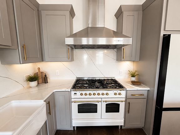 4th image of 4818 Main St #203