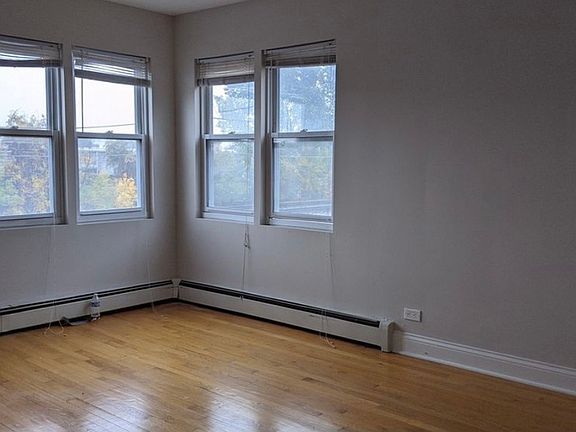 5th image of 301 Bluff Ave APT 2E