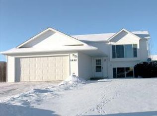 1432 Elmwood Ct, West Fargo, ND 58078
