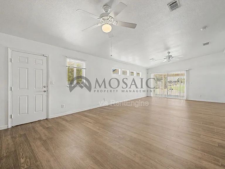 1625 S 74th St — Photo 11