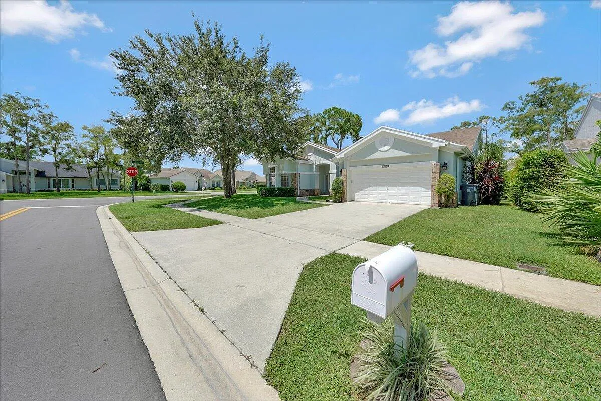 4 bed, 2.5 bath, 2165 sqft, $3,600 — Photo 4