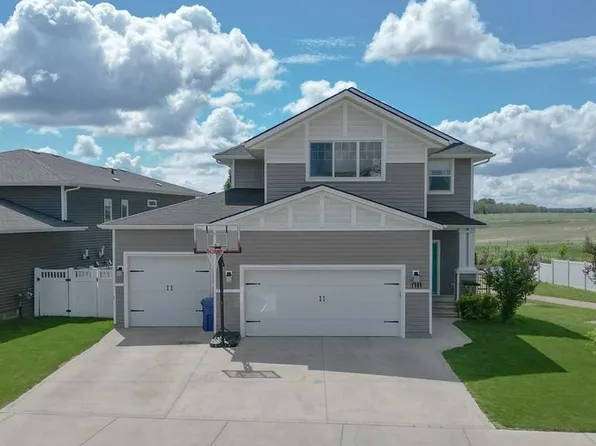 611 N Robinson Ave, Penhold, AB T0M 1R0