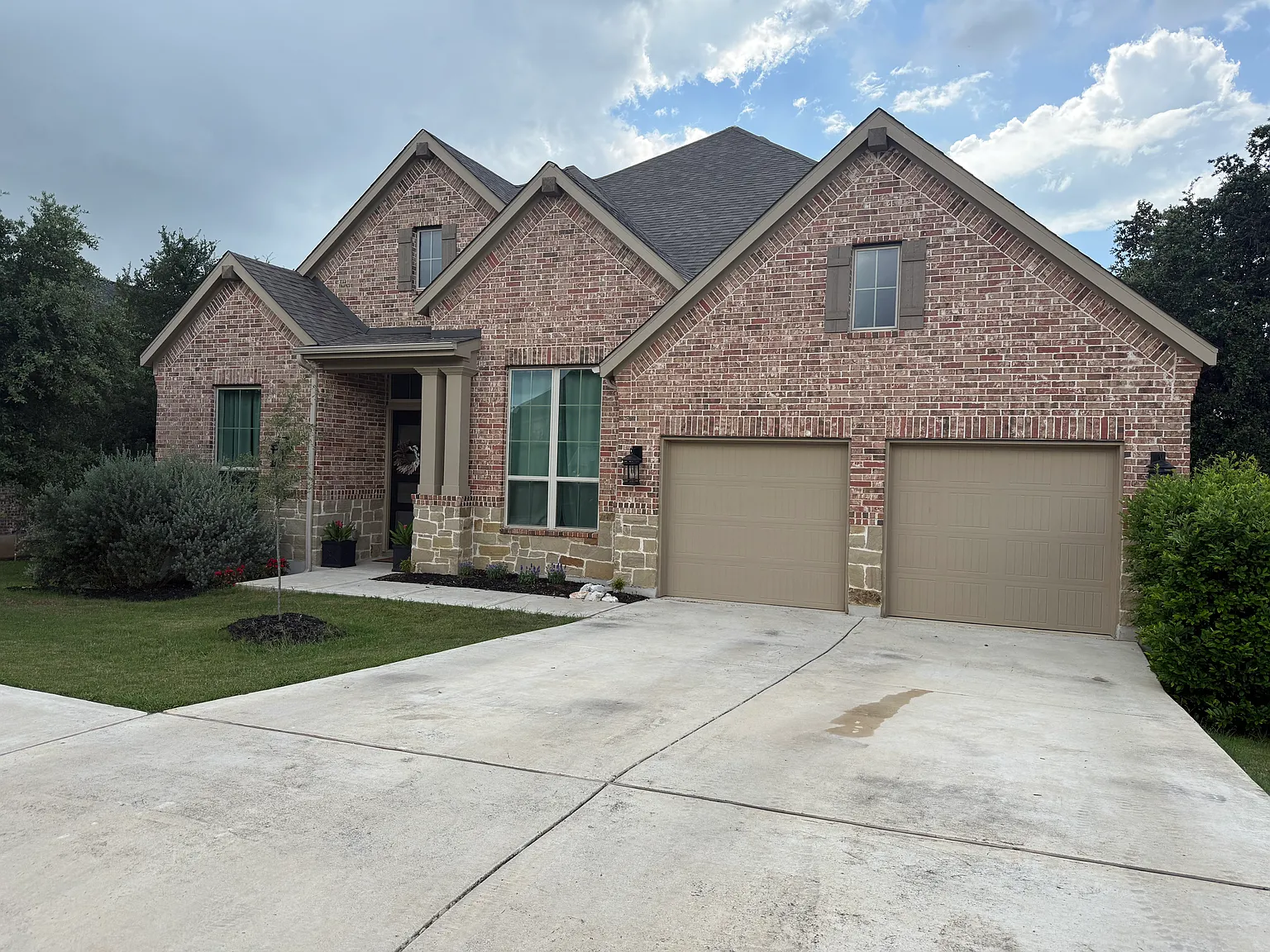 4 bed, 3080 sqft, $3,500 — Photo 2