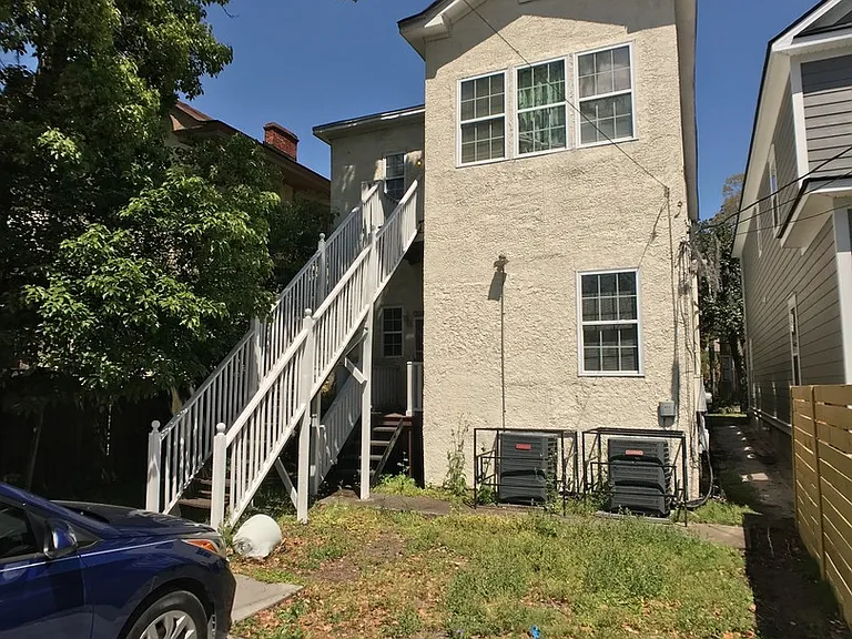 825 E Henry St — Photo 16