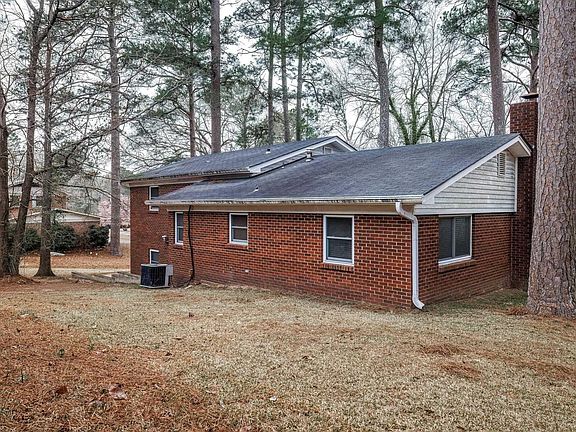 5th image of 1535 Pine Manor Dr