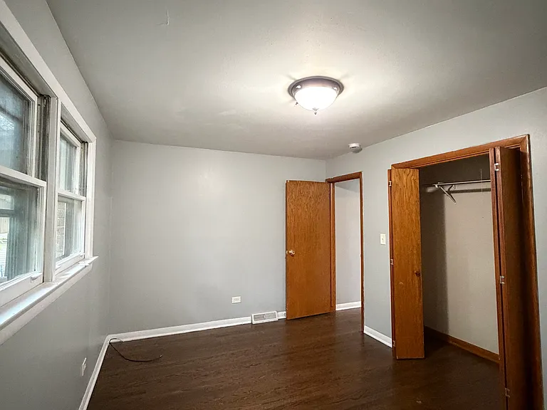 7800 Banks St #1R — Photo 8