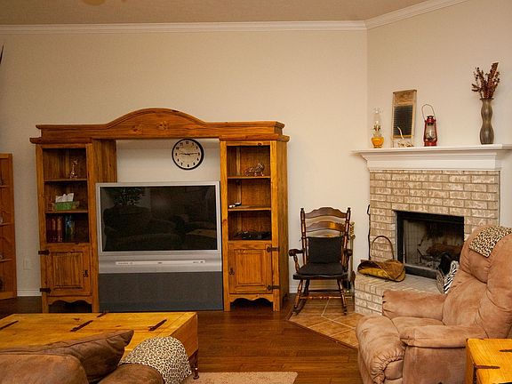 2nd image of 1209 Roanoke Ct