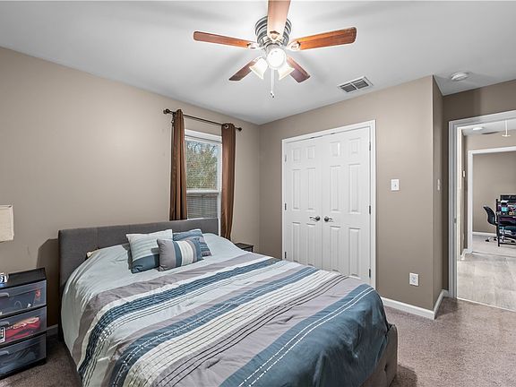 5th image of 3009 Blake St