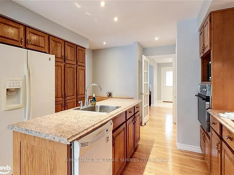 112 Bruce St S — Photo 7
