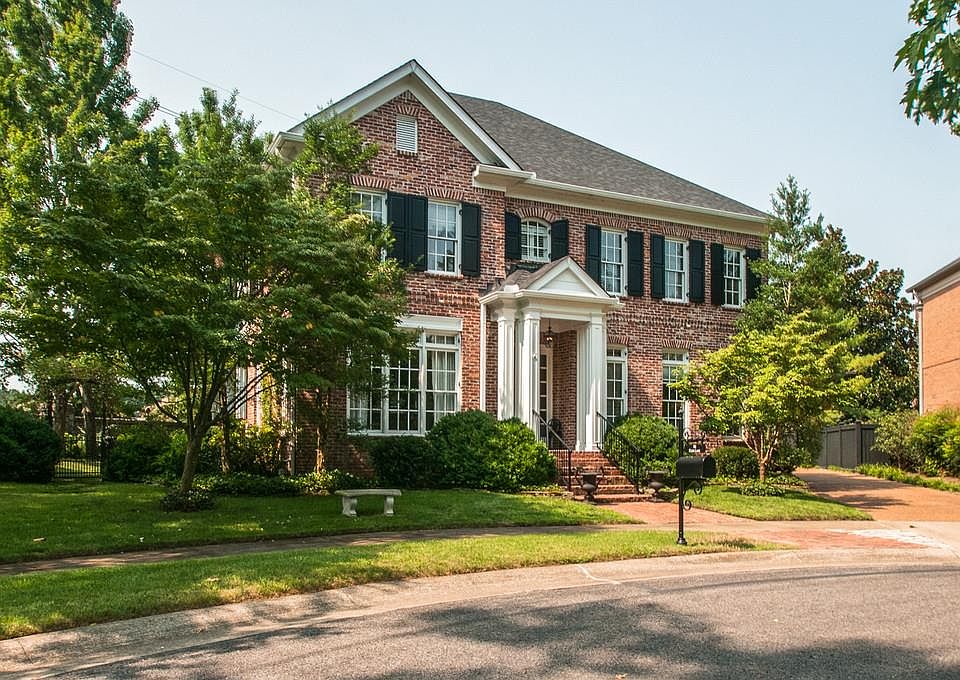 1st image of 501 Close Ln