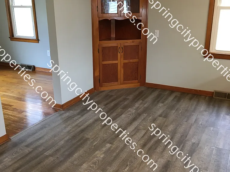 112 E Oak St — Photo 11