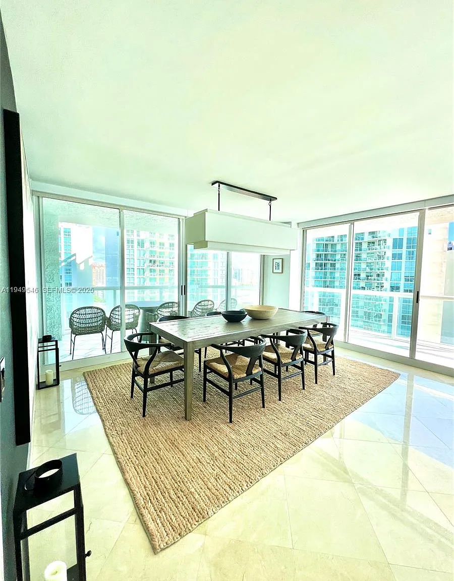 3 bed, 2340 sqft, $14,000 — Photo 3
